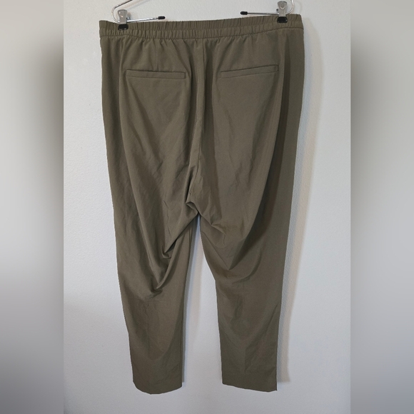 Banana Republic Women's Vegan Green Airstretch Tapered Pants Size Large - Picture 2 of 6